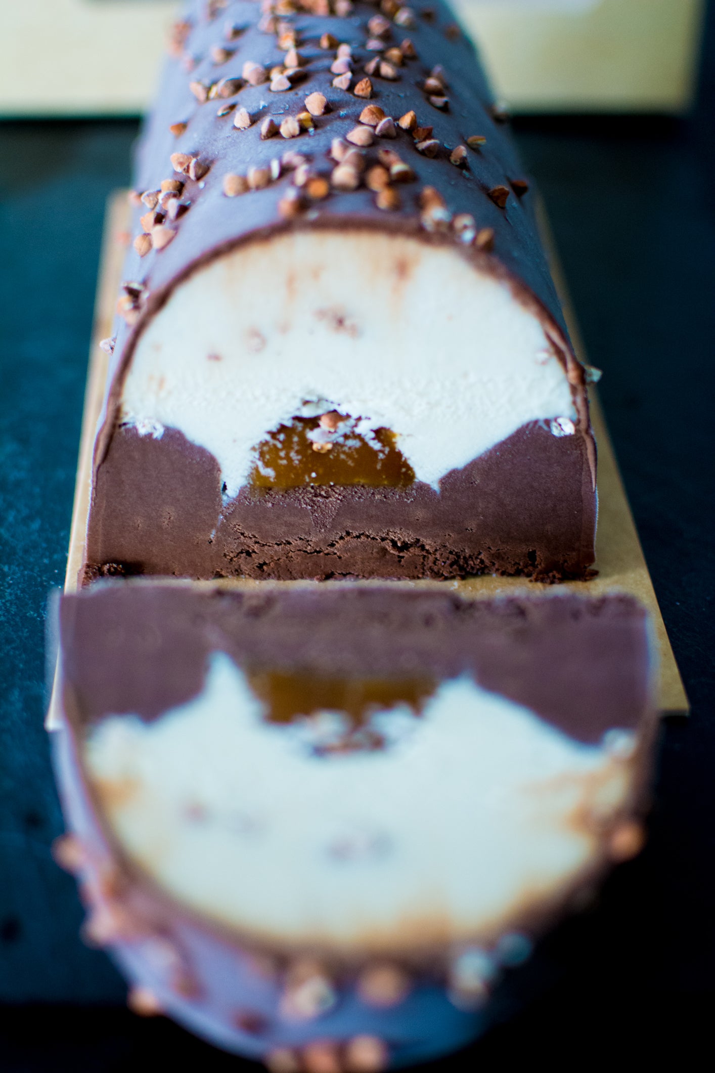 Bûche glacée sarrasin torréfié, chocolat & caramel