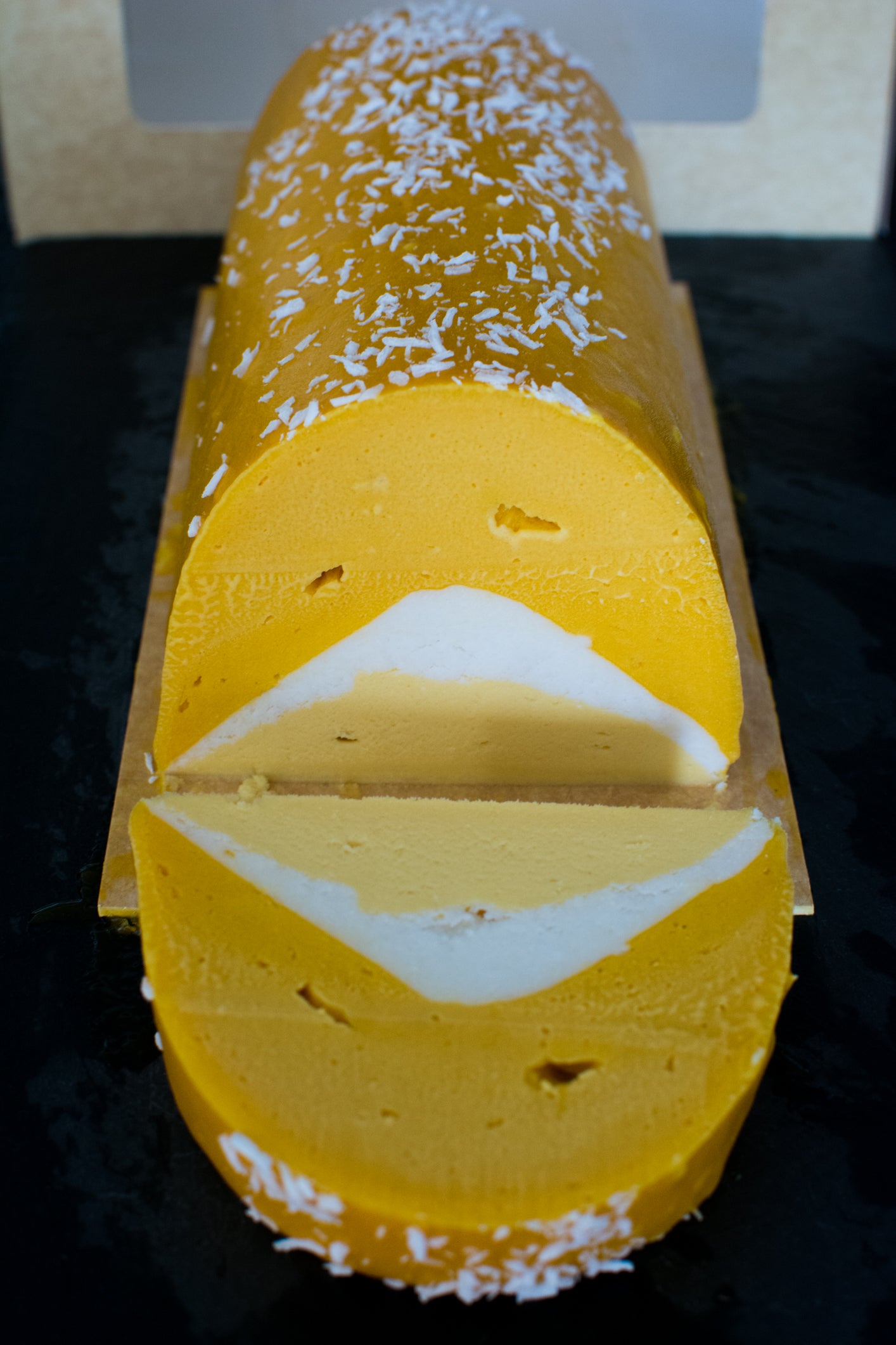 Bûche glacée mangue, coco & fruits de la passion